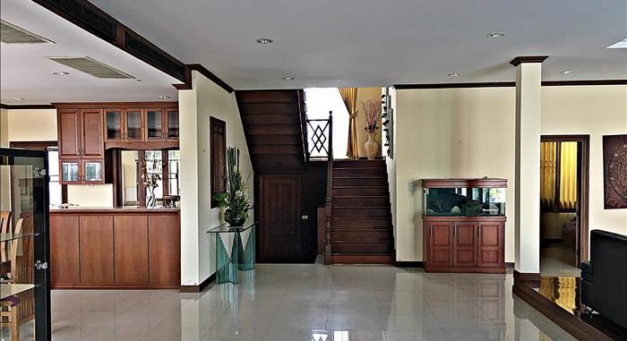 Beautiful 2-storey House with Pool Pattaya Thani, Bang Lamung, Chonburi